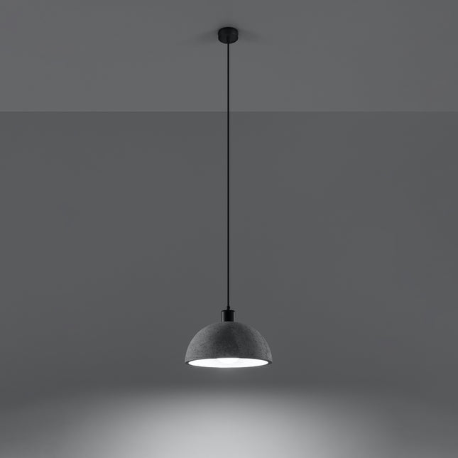 Suspension Indigo en béton allumée, lumière dirigée vers le bas