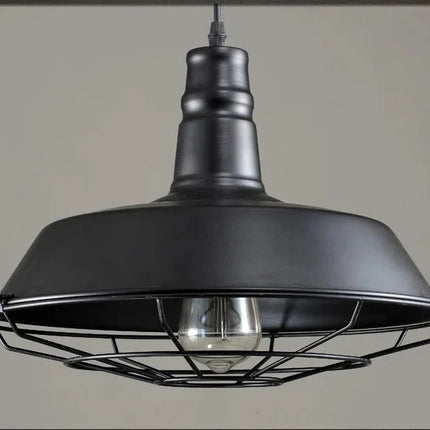 Suspension industrielle américaine rétro en fer noir au-dessus d'un bureau