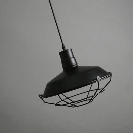 Suspension industrielle américaine rétro en fer noir de profil
