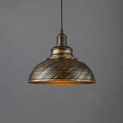 Suspension industrielle rétro LED au-dessus d'une salle à manger