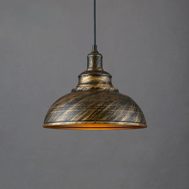 Suspension industrielle rétro LED au-dessus d'une salle à manger