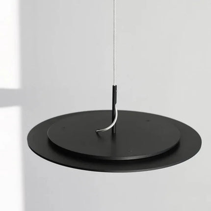 Suspension italienne circulaire LED plate allumée diffusant une lumière douce