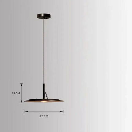 Suspension italienne circulaire LED plate éclairant une pièce à vivre