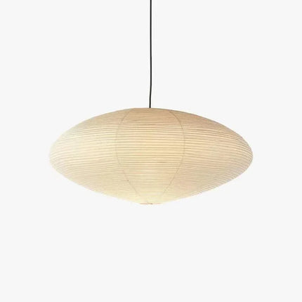 Suspension japonaise en papier de riz tissé à la main au-dessus d'une table