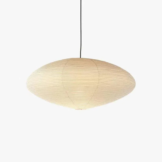 Suspension japonaise en papier de riz tissé à la main au-dessus d'une table