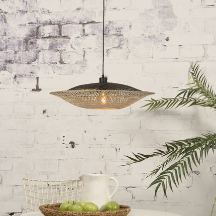 Suspension bambou Kalimantan plate suspendue au câble textile noir dans une salle à manger