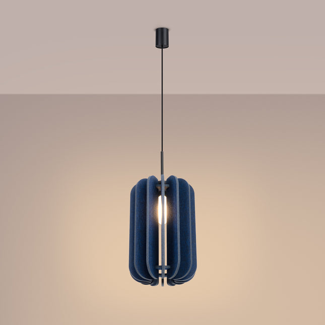 suspension lamelles de feutre 27 cm bleu marine et noir, lumière allumée