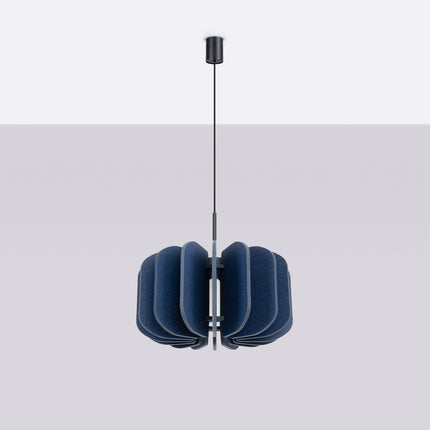 suspension lamelles de feutre 45 cm bleu marine et noir, vue en situation