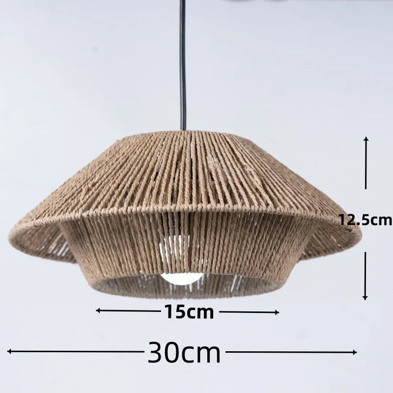 Suspension LED minimaliste en corde de chanvre, parfaite pour un style épuré.