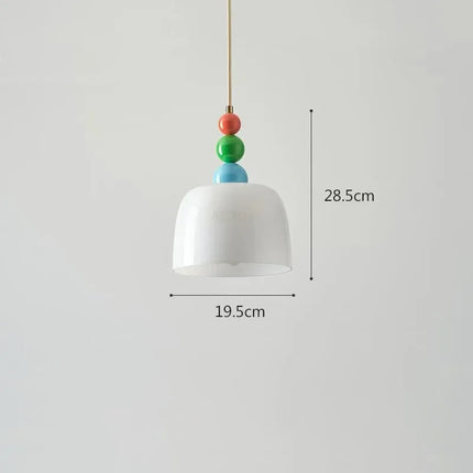 Suspension LED design français diffusant une lumière douce dans une chambre