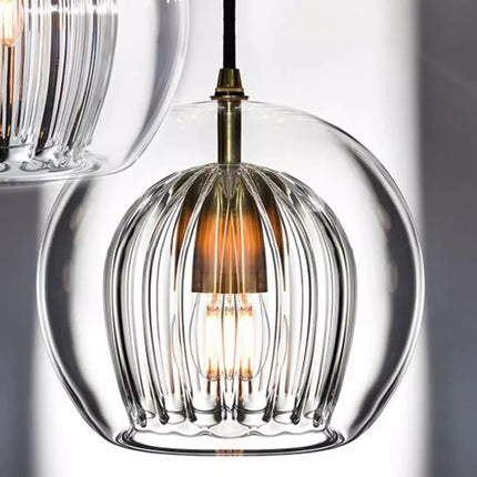Suspension LED double verre nordique au-dessus d'une salle à manger