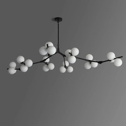 Suspension LED nordique branches d'arbre dans un hall à belle hauteur
