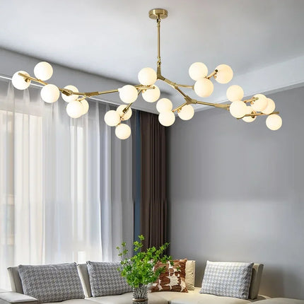 Suspension LED nordique branches d'arbre dans un salon spacieux
