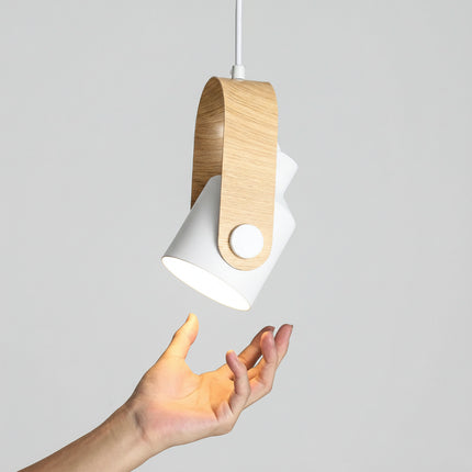 Détail du fer forgé et du bois de la suspension LED réglable nordique