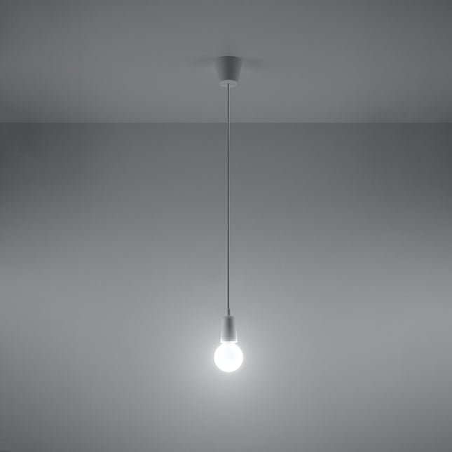 Suspension Ligne Pure blanche allumée, lumière douce sur mur gris