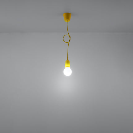 Détail du câble et de la rosace de plafond de la suspension Ligne Pure jaune