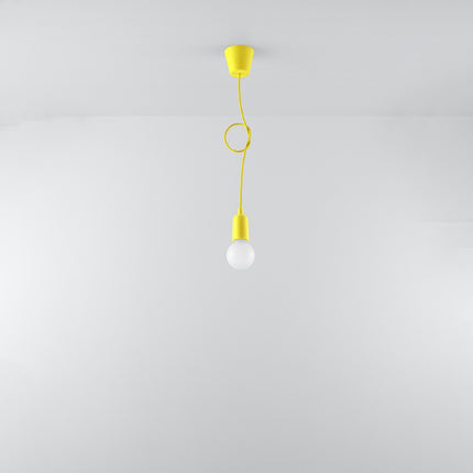 Vue d'angle de la suspension Ligne Pure jaune avec ampoule apparente