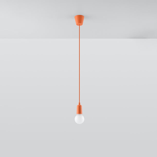 Suspension Ligne Pure orange suspendue au plafond, ampoule éteinte