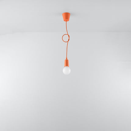 Vue d'angle de la suspension Ligne Pure orange avec ampoule apparente