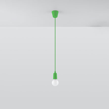 Suspension Ligne Pure verte suspendue au plafond, ampoule éteinte