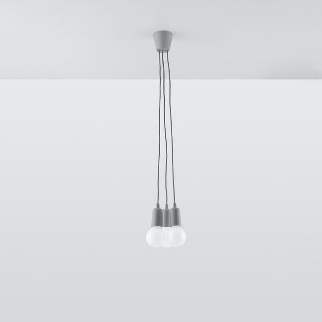 Suspension Ligne Pure grise 3 lampes suspendue au plafond, éteinte