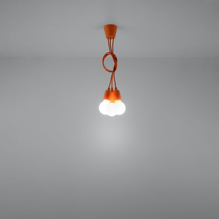 Détail des câbles et de la rosace de plafond de la suspension Ligne Pure orange