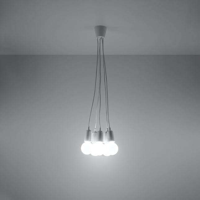 Suspension Ligne Pure blanche 5 lampes allumée, lumière douce diffusée dans la pièce