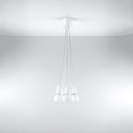 Suspension Ligne Pure blanche 5 lampes suspendue au plafond, éteinte, câbles regroupés