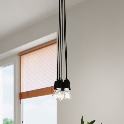 Suspension Ligne Pure noire 5 lampes dans un salon contemporain