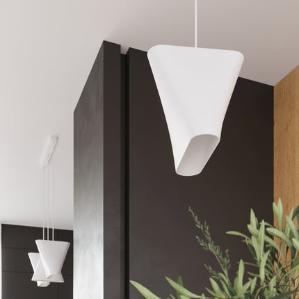 Suspension linéaire 3 lampes en tissu blanc en situation dans un espace de vie contemporain