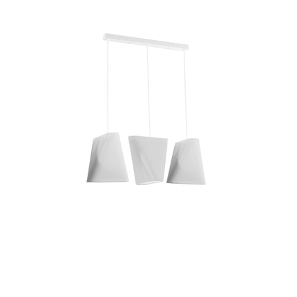 Suspension linéaire 3 lampes en tissu blanc sur fond blanc, trois abat-jour sculpturaux