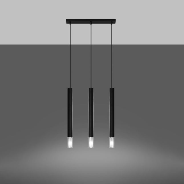 Suspension linéaire noire allumée diffusant trois faisceaux de lumière chaude