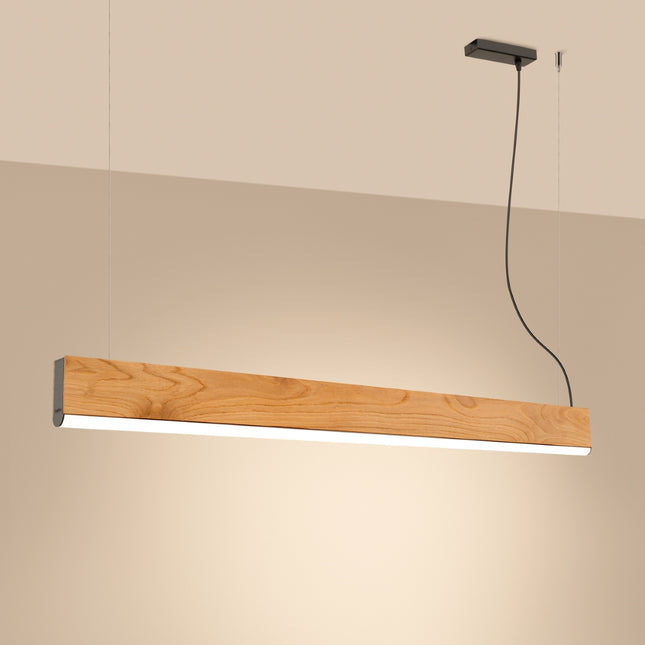 Suspension linéaire en bois de chêne allumée diffusant une lumière chaude et homogène