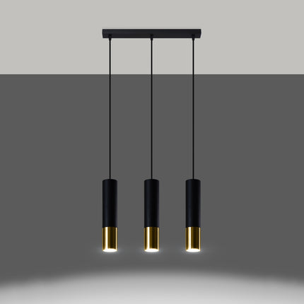 Suspension linéaire 3 tubes noir et doré allumée diffusant trois faisceaux vers le bas