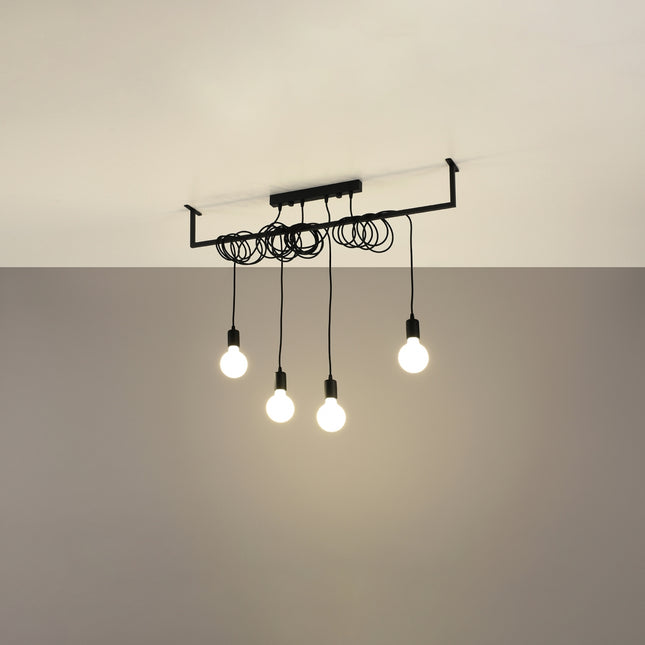 Suspension linéaire Entrelacs allumée au plafond, lumière chaude des ampoules globe visibles