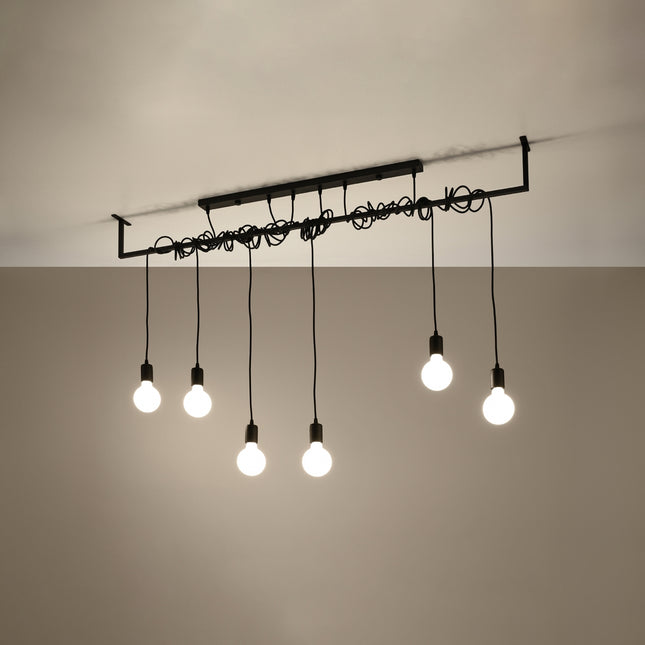 Suspension linéaire Entrelacs noire allumée, six ampoules à lumière chaude au plafond