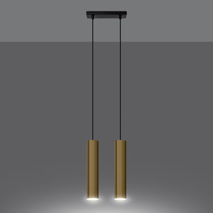 Vue rapprochée de la suspension Long Cylindre 2 Or Poli, finition acier or poli brillant et reflets lumineux