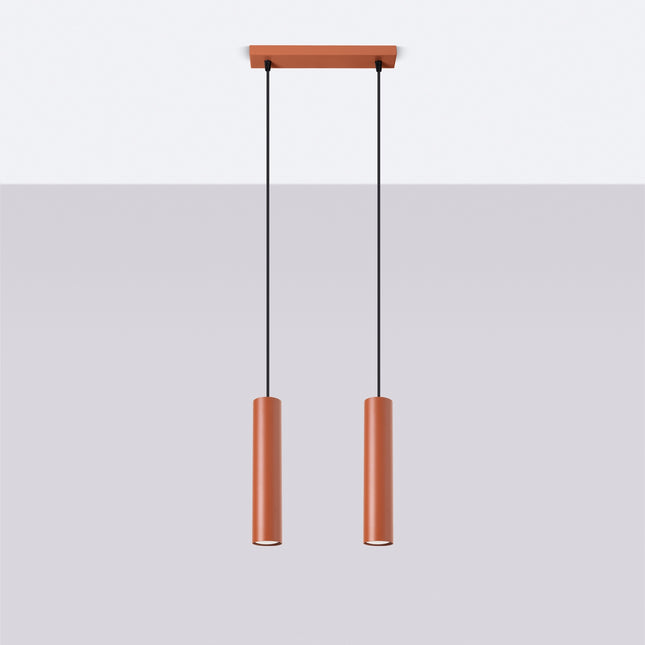 Suspension Long Cylindre 2 Rouge Ocre en Acier, vue en situation