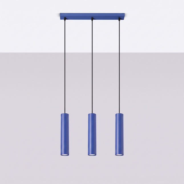 Suspension Long Cylindre 3 bleu outremer, vue en situation sur fond clair
