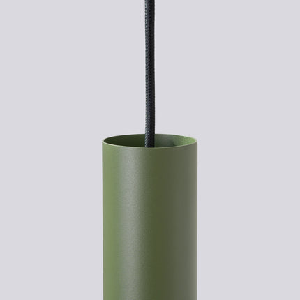 Suspension Long Cylindre 3 Lumières en Acier, Vert Olive, vue de détail