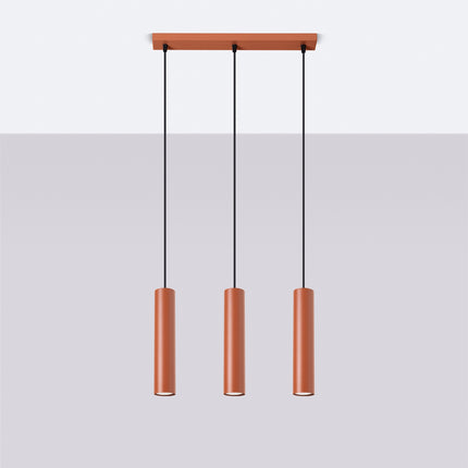 Suspension Long Cylindre 3 Rouge Ocre en Acier, vue en situation