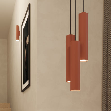 Suspension Long Cylindre Rouge Ocre en Acier, mise en situation 3