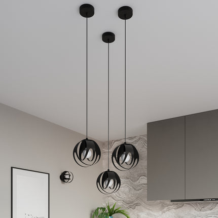Suspension Lotus Moderne 3L noir au-dessus d'un plan de travail de cuisine moderne