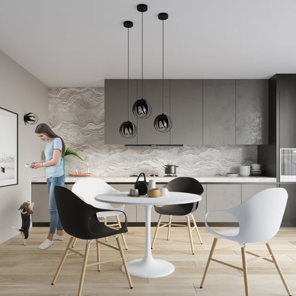 Suspension Lotus Moderne noir suspendue au-dessus d'une table ronde en salle à manger