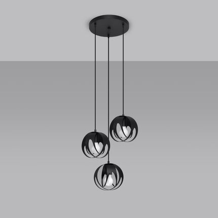 Vue de face de la suspension Lotus Moderne 3P noir à trois sphères échelonnées