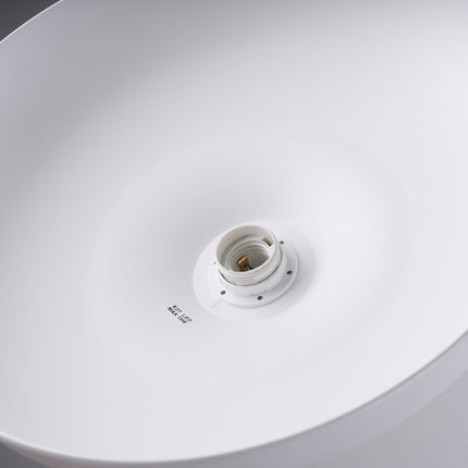Suspension Luminis Minimaliste blanche, détail de l'abat-jour vu profil droit