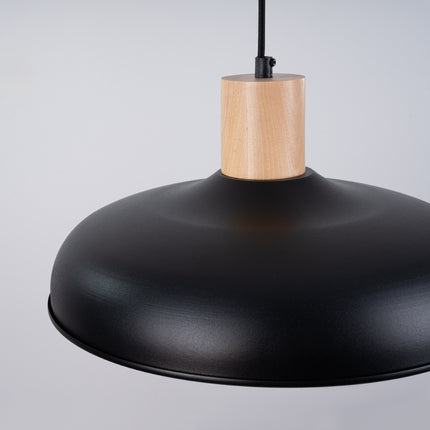 Suspension Luminis Minimaliste noire, détail de l'abat-jour vu contour
