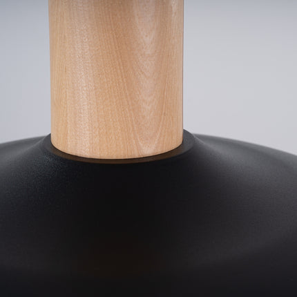 Suspension Luminis Minimaliste noire, détail de l'abat-jour vu finition