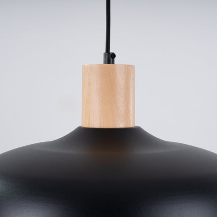 Suspension Luminis Minimaliste noire, détail de l'abat-jour vu interieur