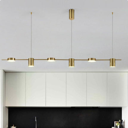 Minimalistische nordische LED-Kronleuchter-Pendelleuchte in einem Wohnzimmer